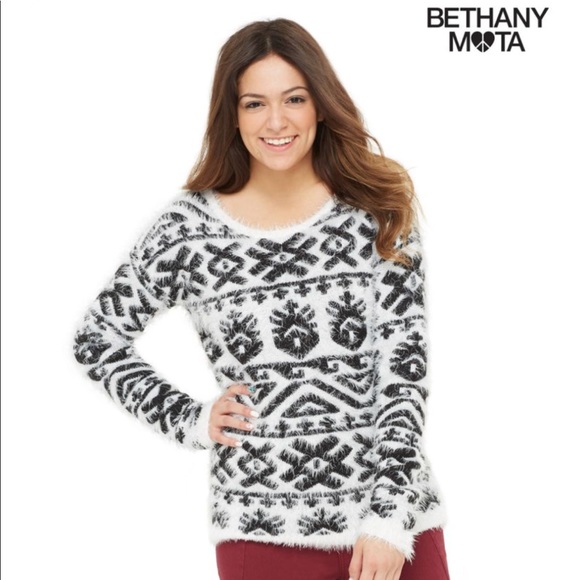 BETHANY M❤️TA Sweaters - Cozy loose knit slouchy sweater perfect condition